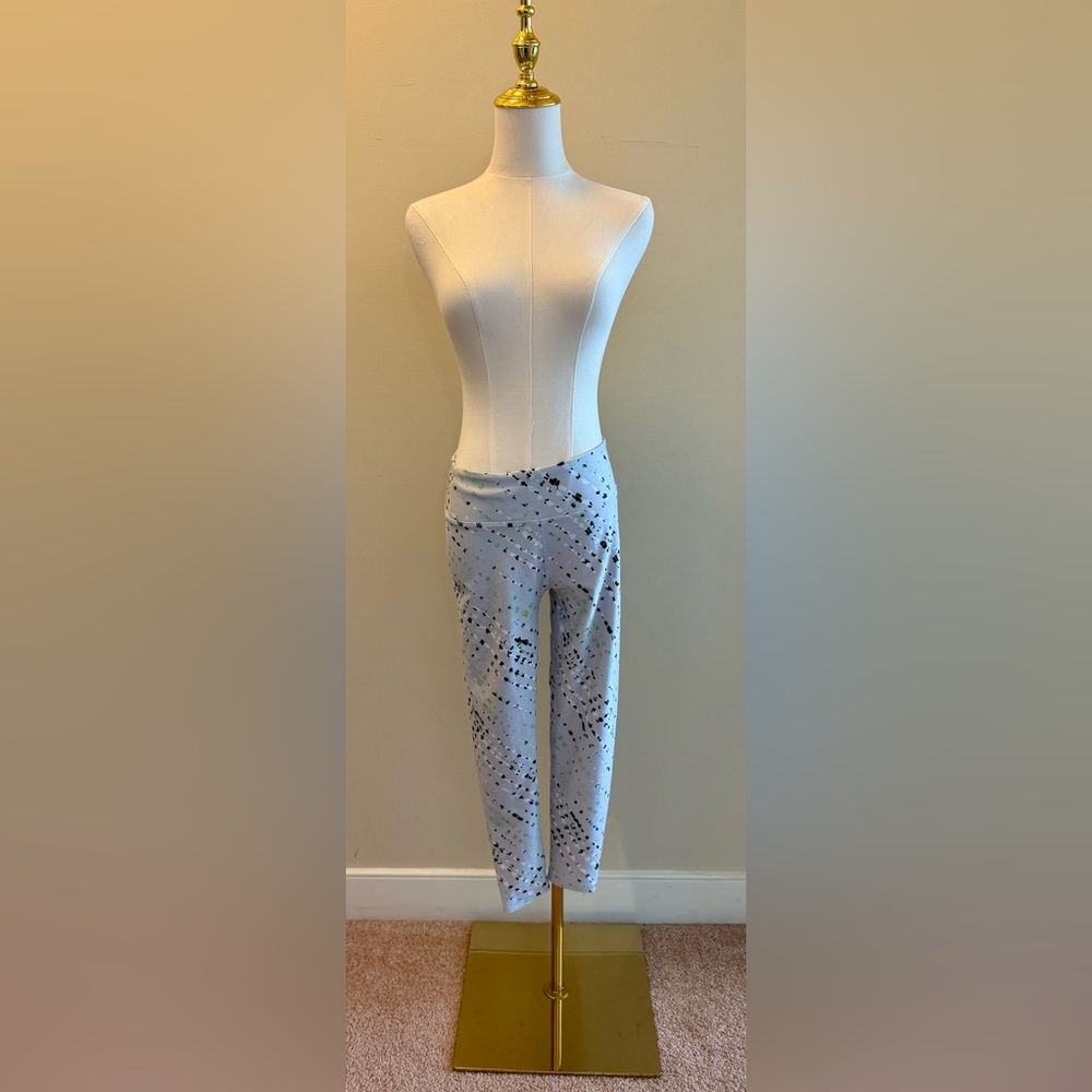 Define PowerHold® Mid-Rise Capri